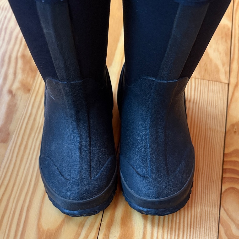 BOGS Kids Black Rain Boots - Picture 2 of 6